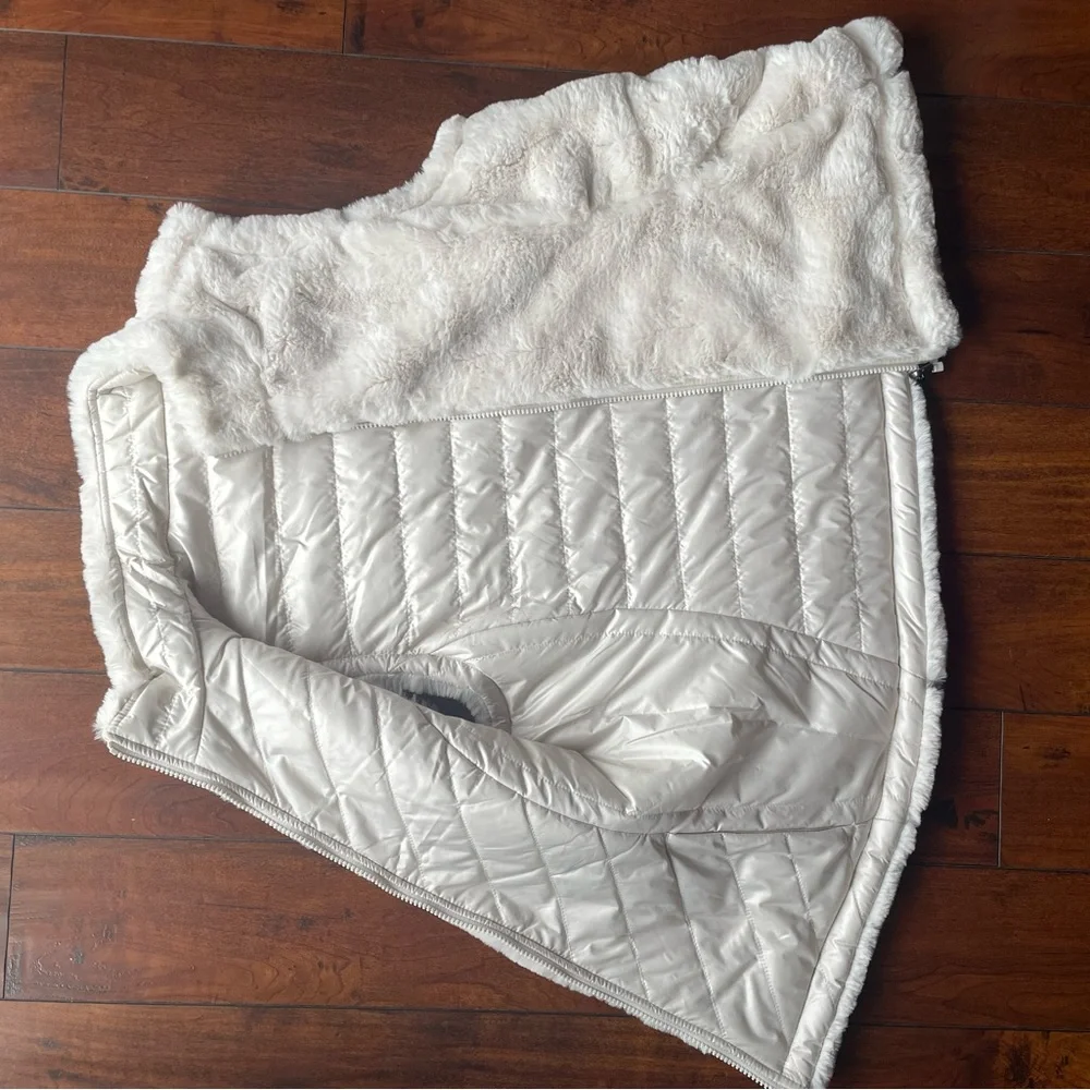 Original Nicole Miller, Reversible Vest, Size Medium, Off-White/Ivory - Picture 8 of 13